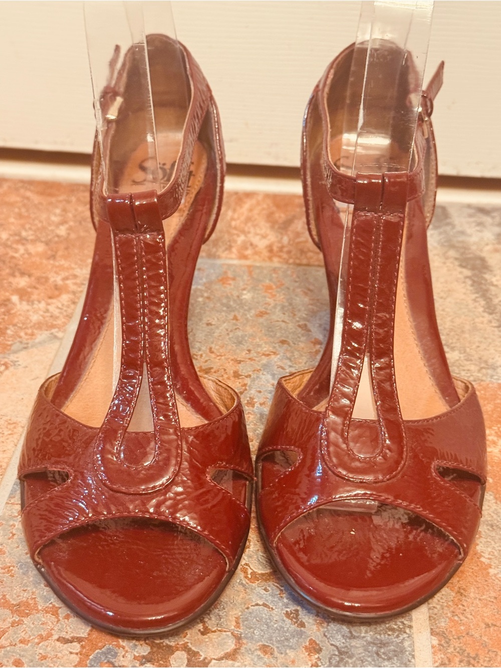 Rich, Vibrant, Sofft Burgundy Patent T-Strap Peep-Toe Heels! - Picture 4 of 15